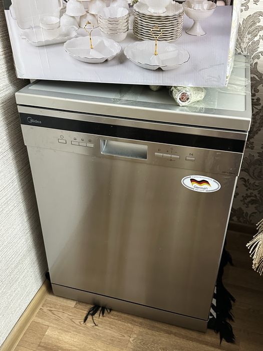 Посудомоечная машина Midea DWF12-7635ES серый