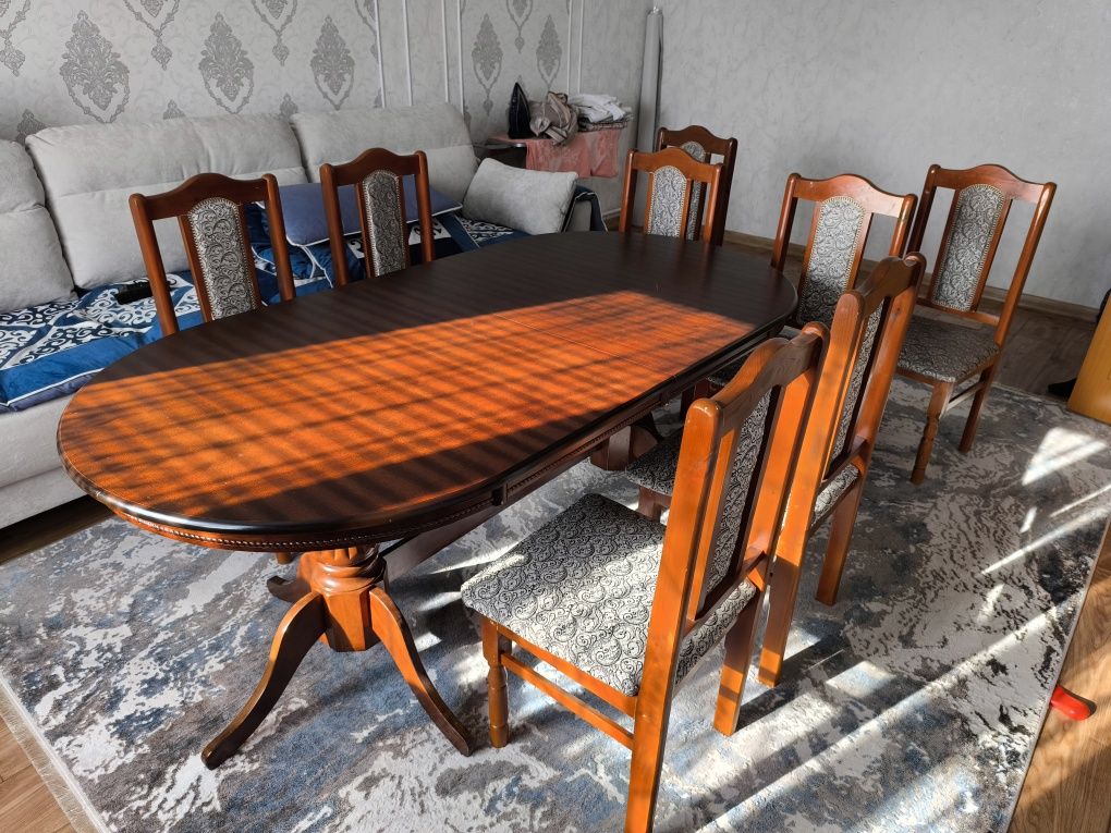 Стол 2(2,6)*1 и 8 стульев