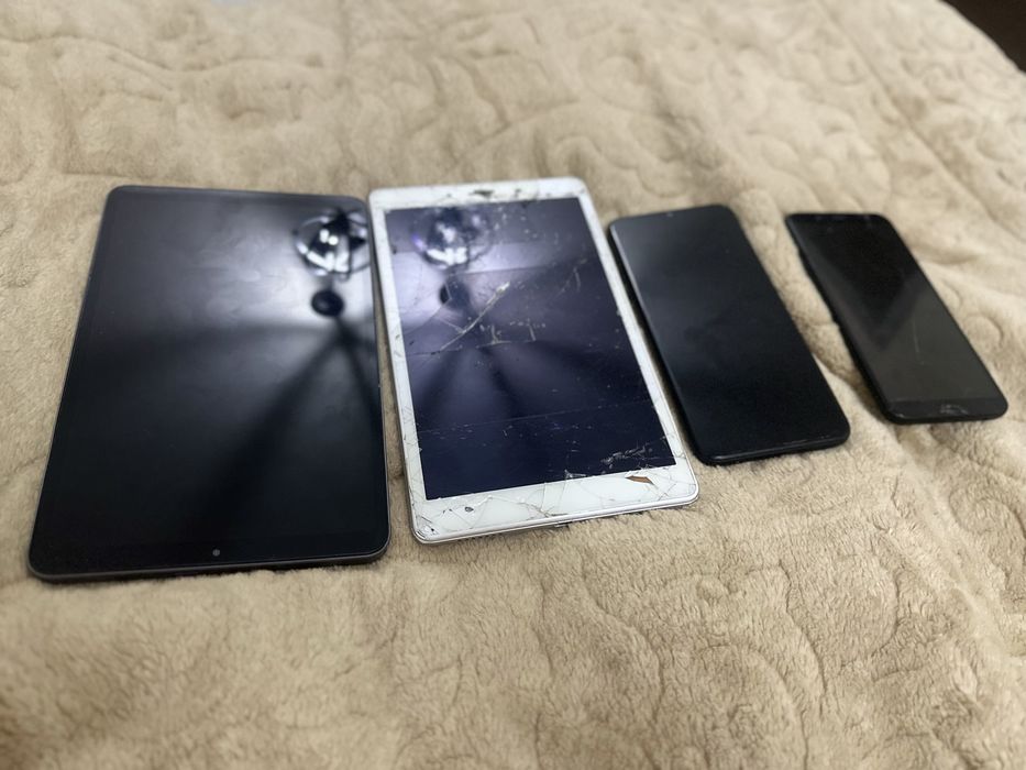 продам два планшета два телефона