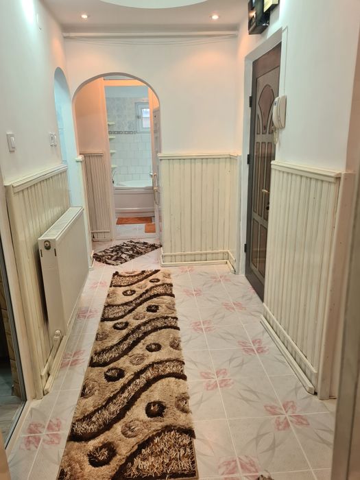 Vând apartament 3 camere, suprafață utilă 74m2, anul finalizării 1992