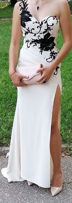 Официални рокли.