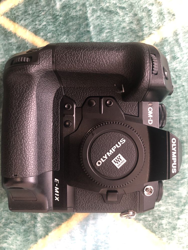 Vând Olympus OMD EM1X