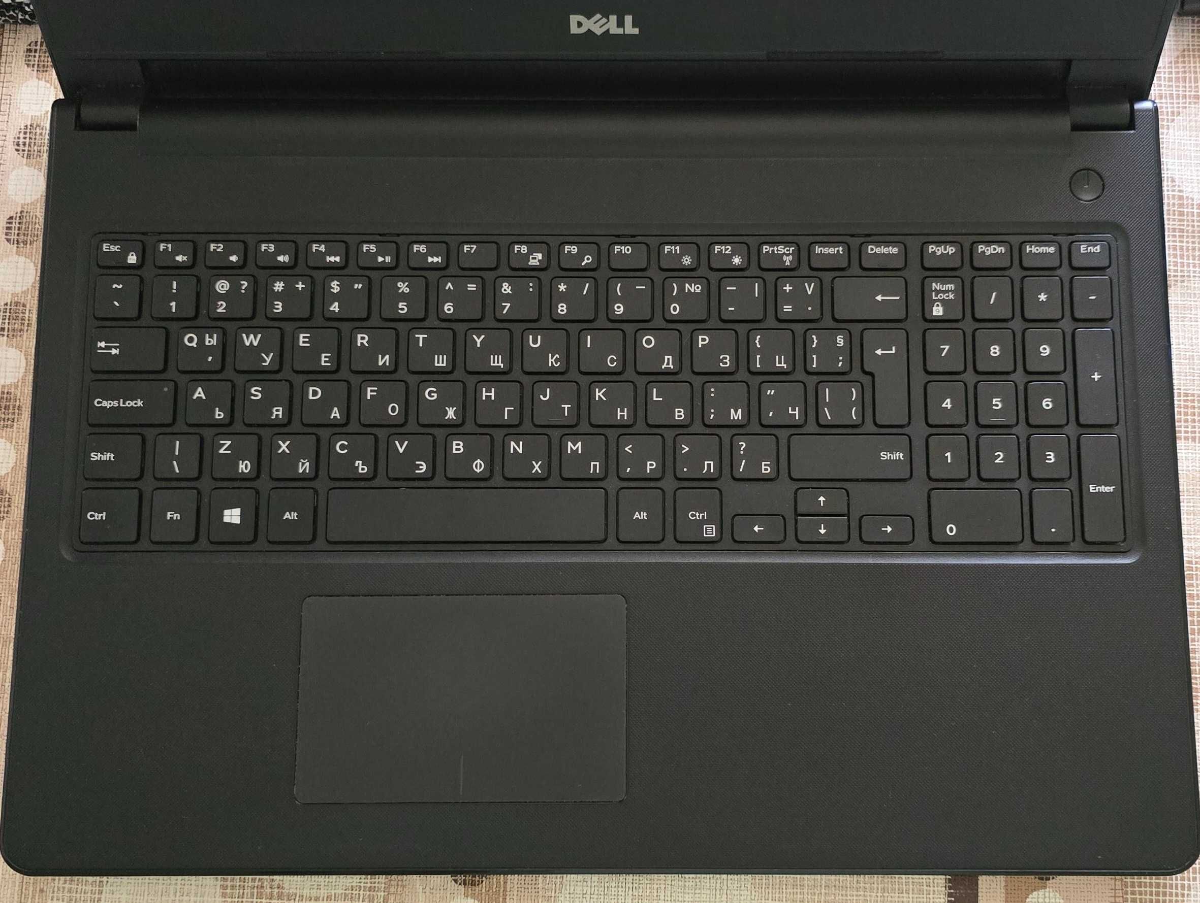 Продавам Dell Inspiron 15-3567 – i3 / 8GB / SSD / Full HD / Windows 11