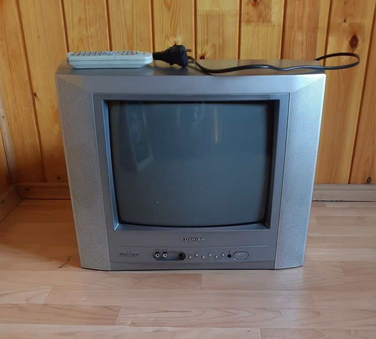 Телевизор TOSHIBA с пультом.