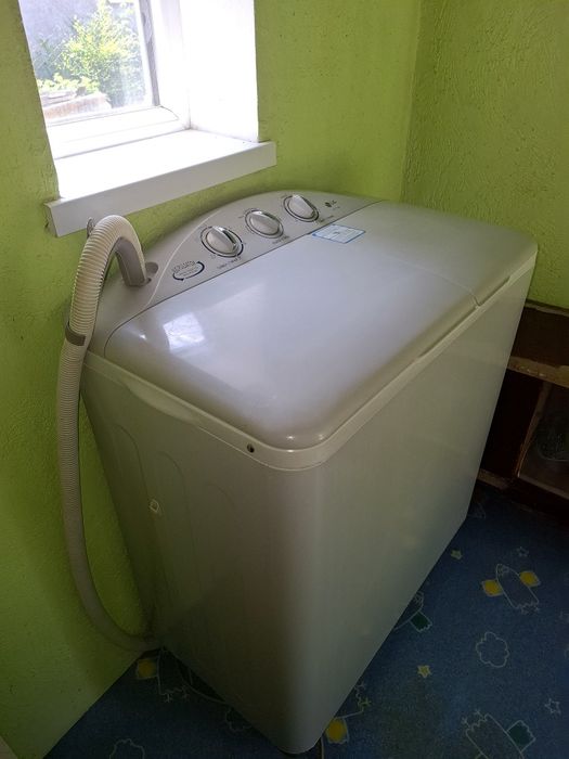 Продаётся стиральная машинка полуавтомат LG WP-710NP.