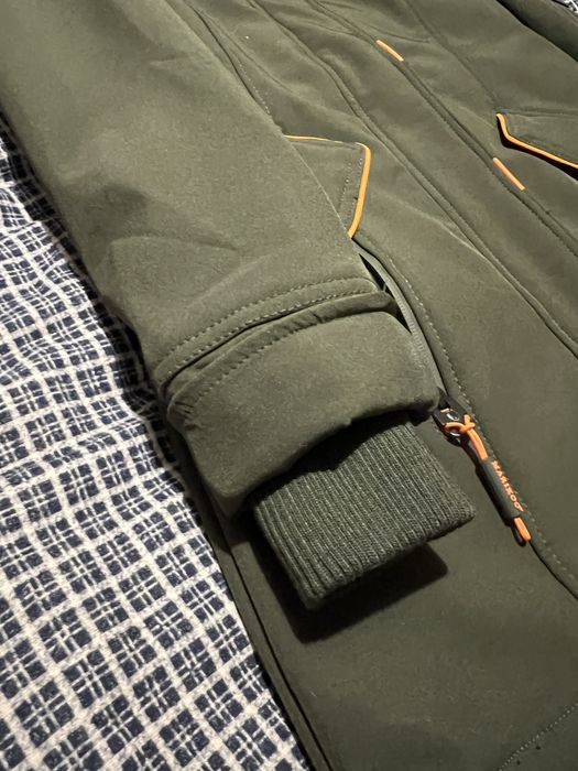 Продавам зимно вятъроустойчиво и водоустойчиво дамско яке Marikoo.