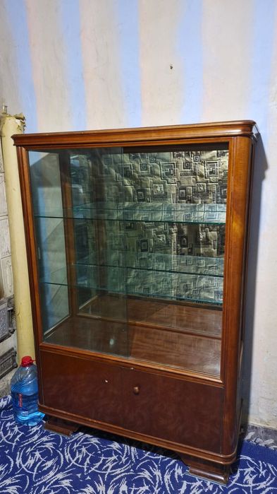 Servantă , vitrina si toaletă din lemn