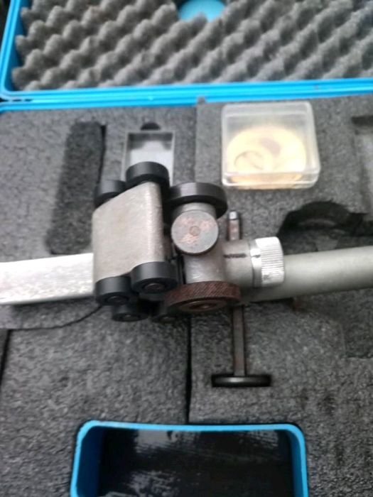 unealtă pentru decojirea stratului semiconductiv