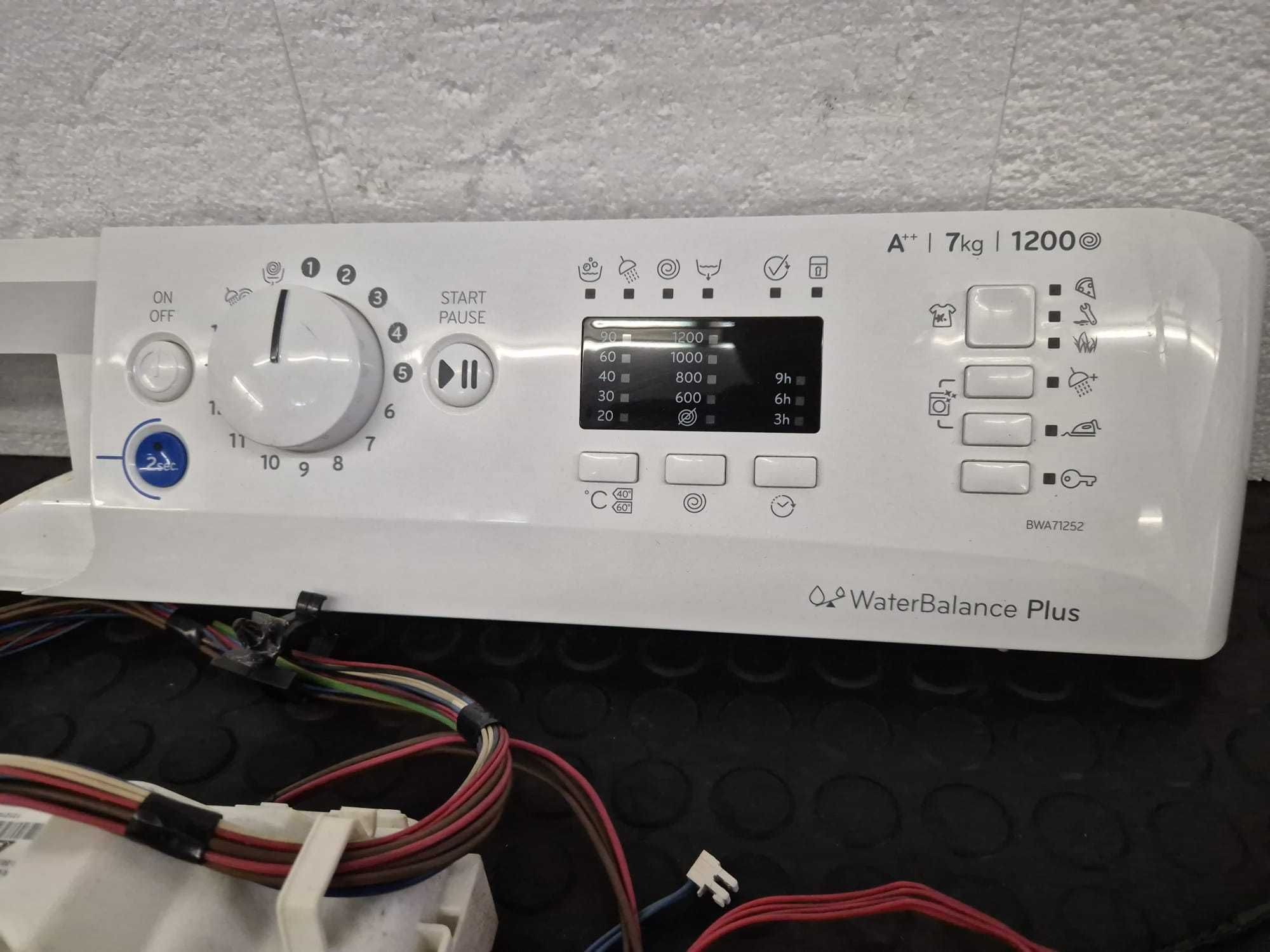 Placa electronica masina de spalat Indesit INNEX BWA71252, modul /R3