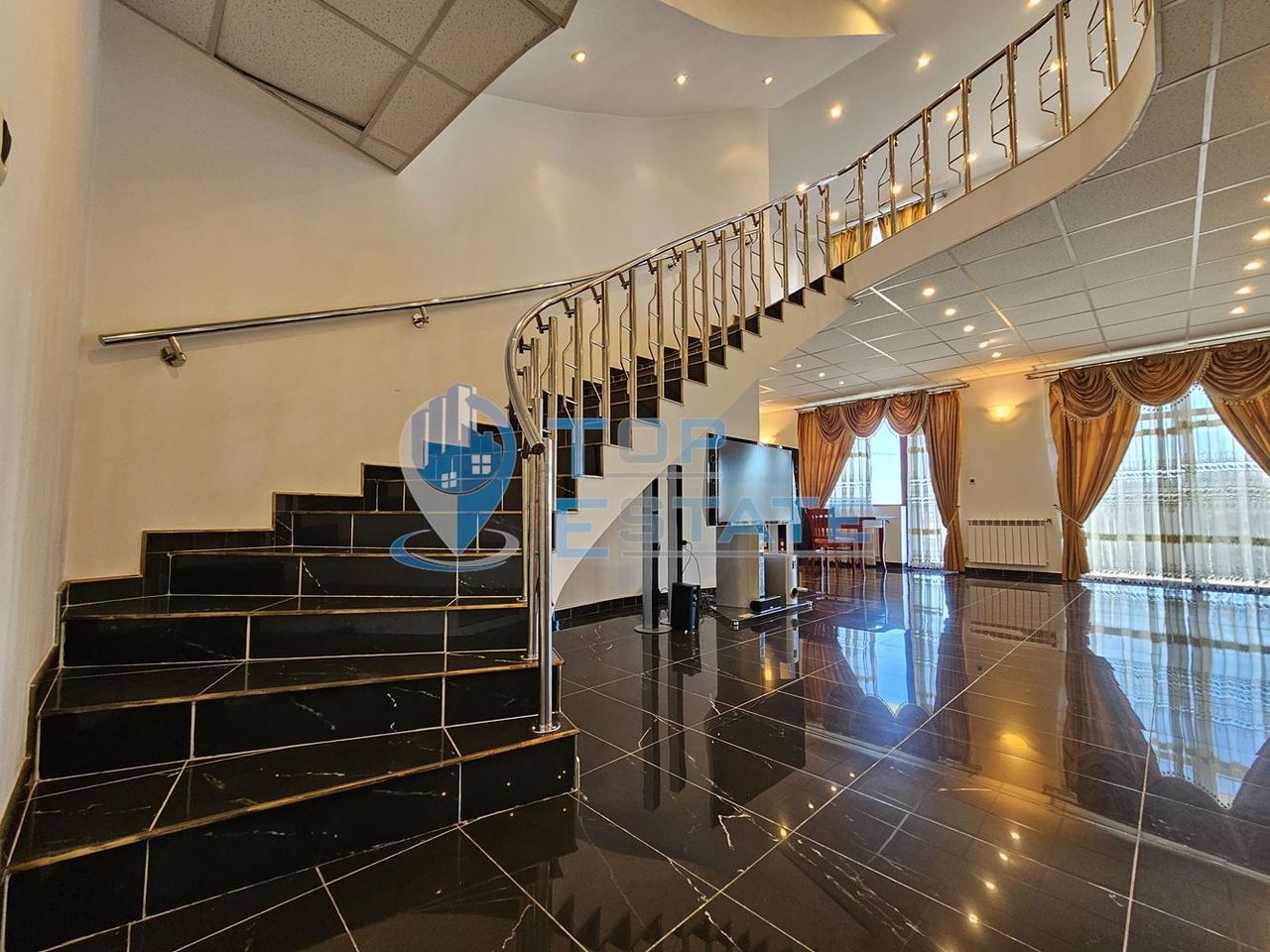 Продава се Къща в Лясковец - 496 кв.м за 505 €/кв.м - Снимка #8