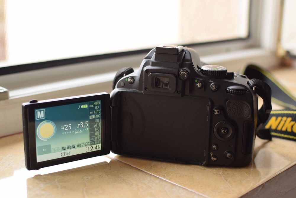 Nikon D5100 + 18-55mm + accesorii