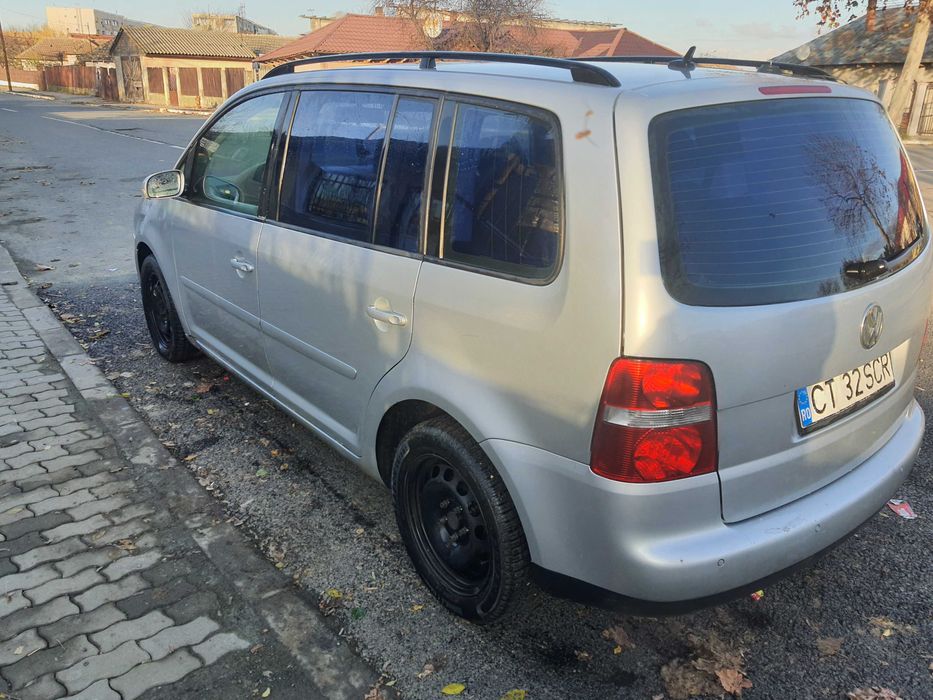 Vand  Touran 1.9 6 trepte  ofer fiscal pret 2200 euro negociabil