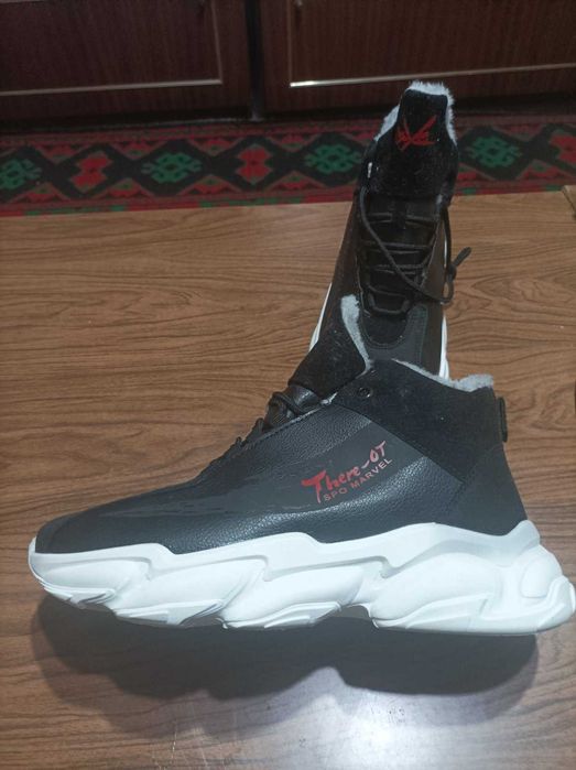 Мъжки зимни топли високи маратонки с пухена подплата