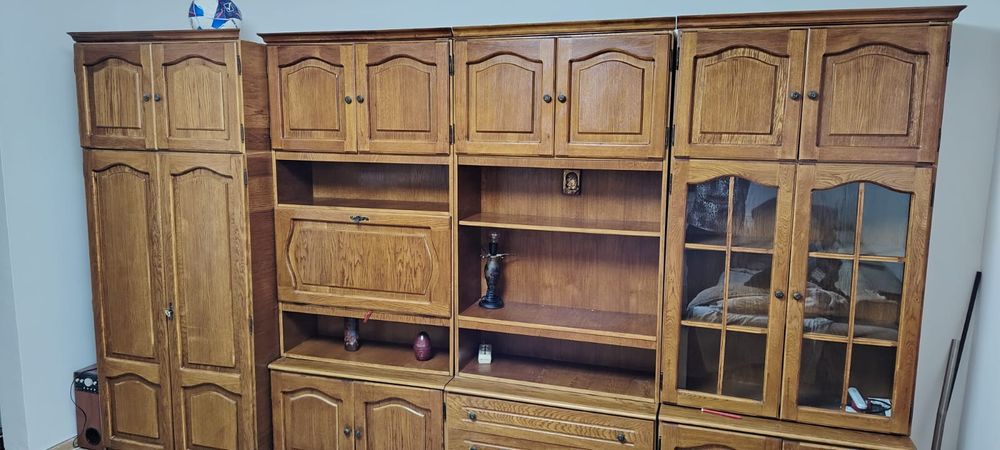 Mobila din lemn masiv Dimensiuni 3,53 lățime și înălțime 2,06