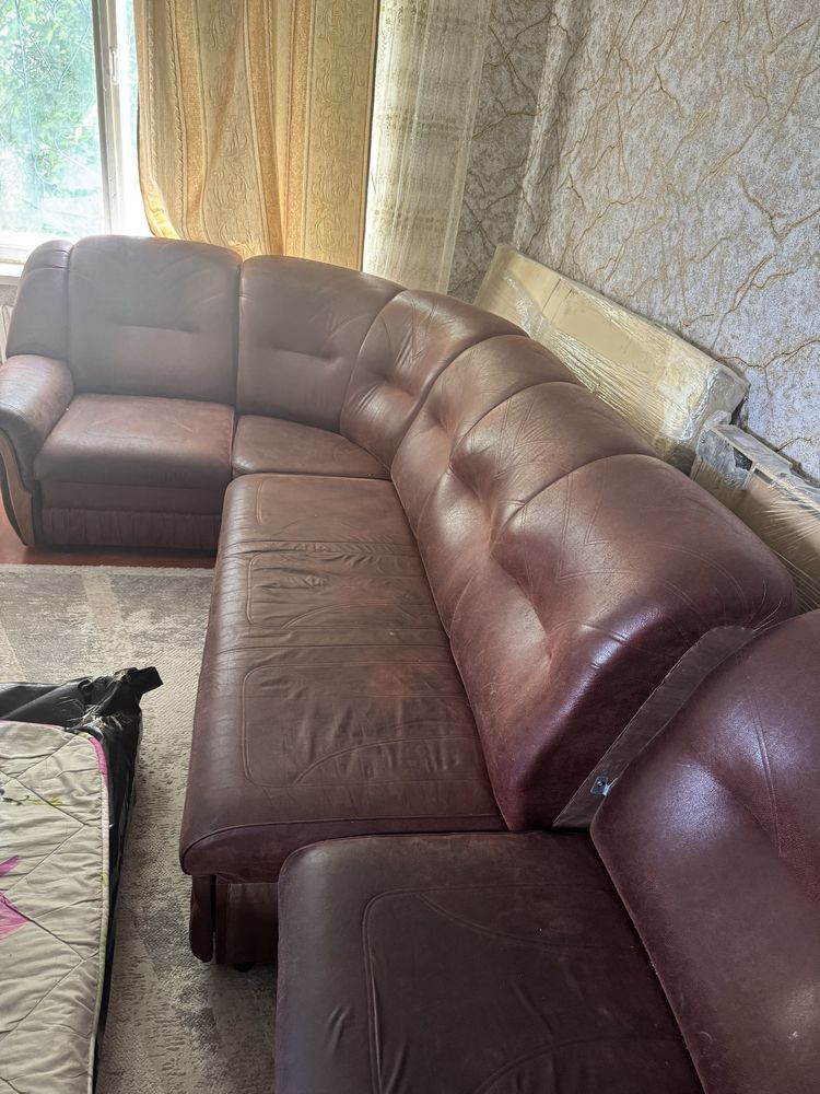 Продам диван угловой                                             Самов