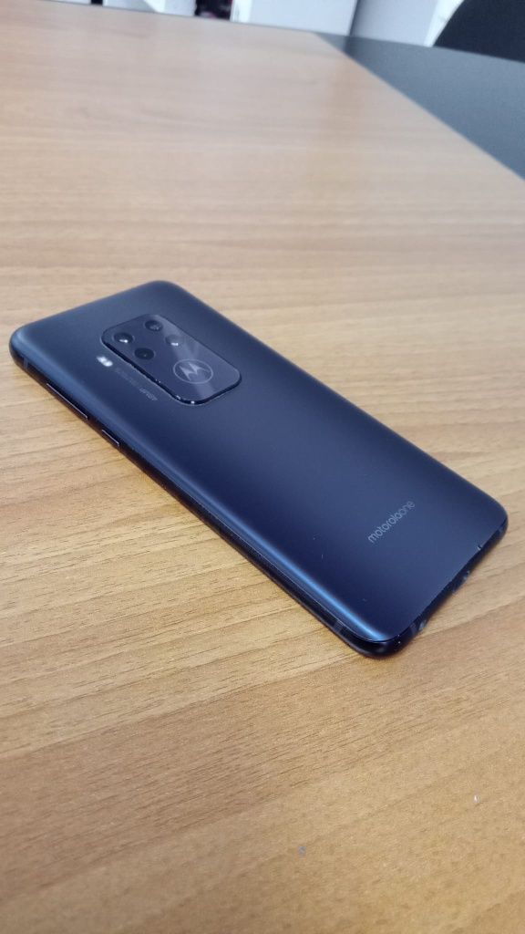 Motorola One Zoom