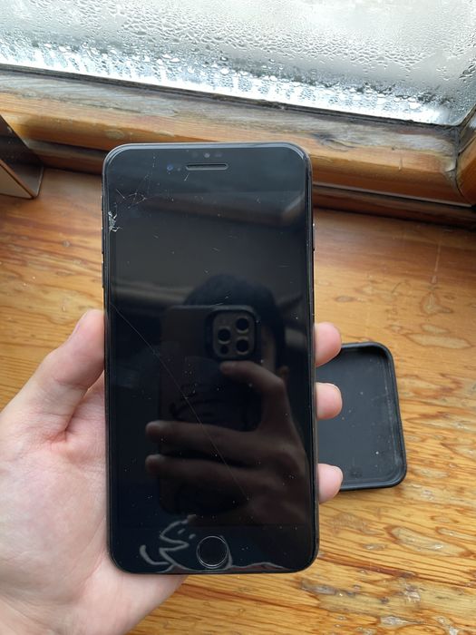 Продам айфон 8+