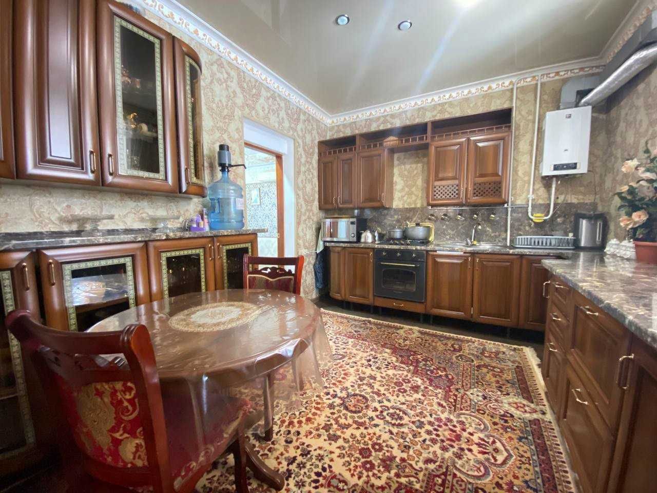 Продам 2х уровневый Коттедж в районе КСК.