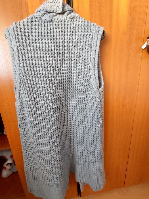 Vând cardigan culoare gri