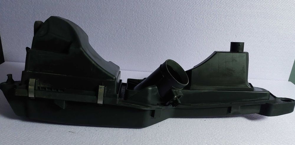 Carcasa filtru aer BMW F20 F21 F22 F30 F 31 F32 F33 F34 Cod 8511655