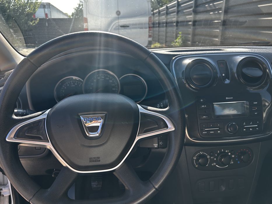 Vand/schimb Logan 2018 1.0benzina