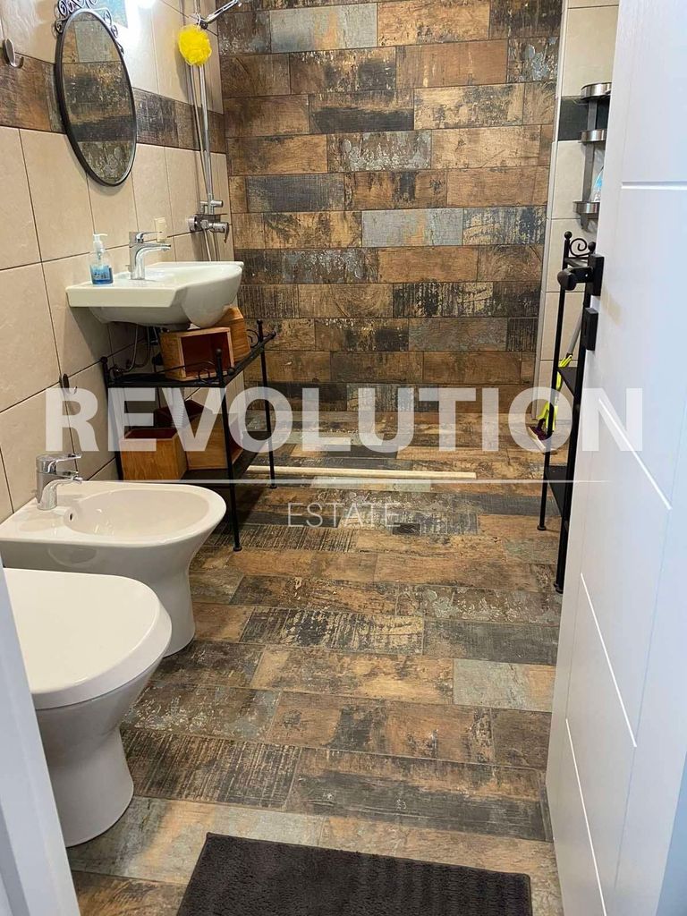 Дава се под наем Къща в Варна, Аспарухово - 300 кв.м за 2250 € - Снимка #8