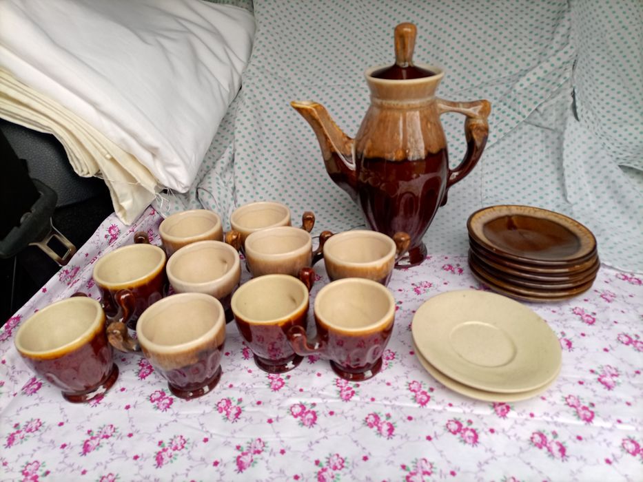 Сервизы, заварники.