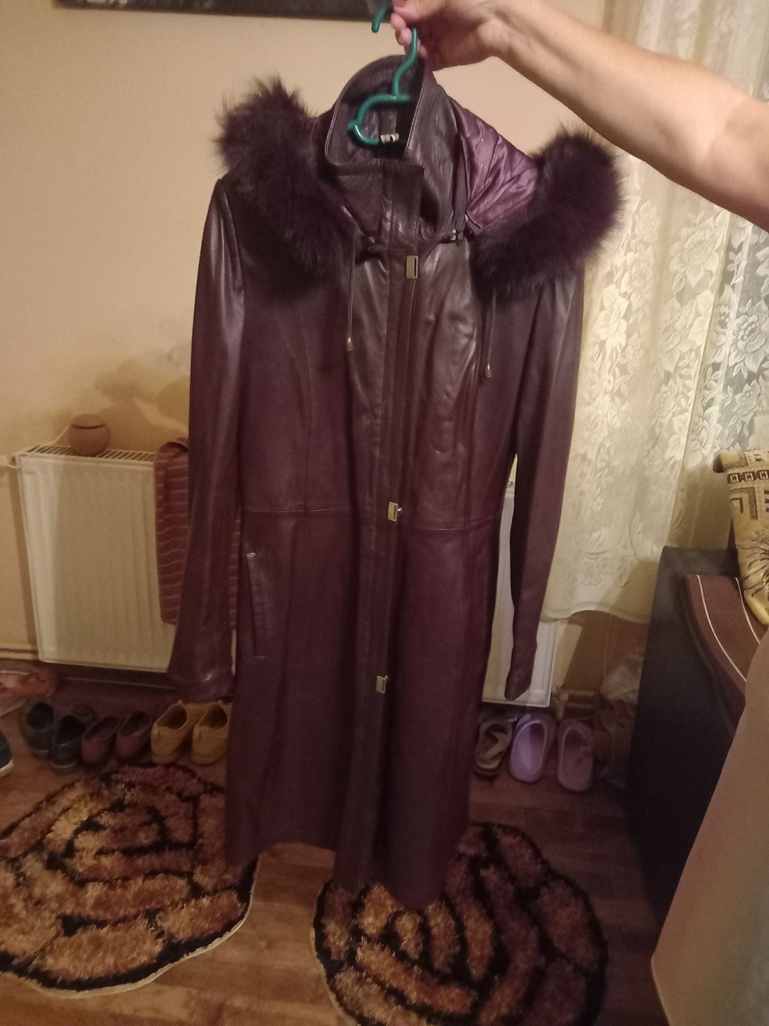 Haină de piele vișinie