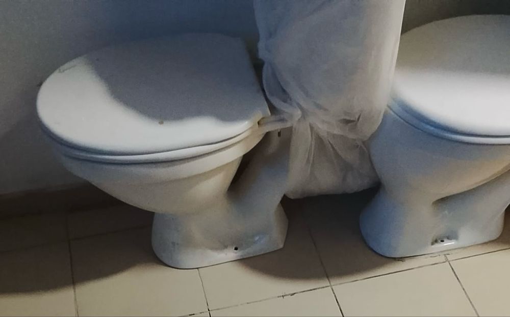 унитазы 2 штук