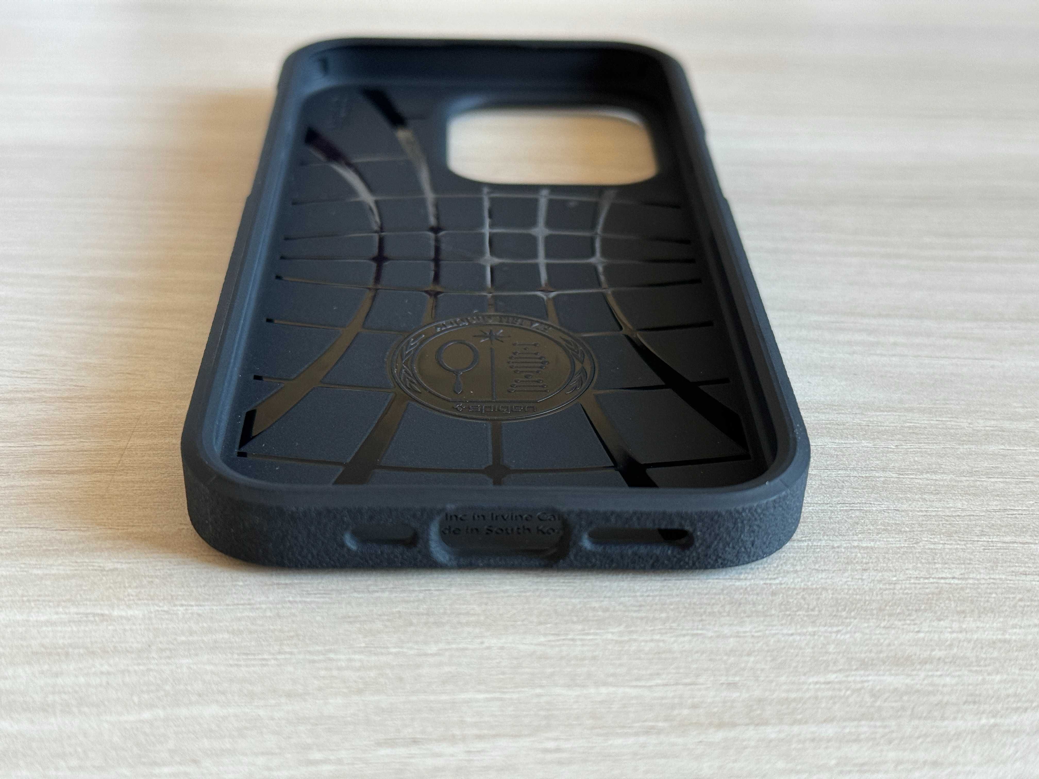 Husa iPhone 15 Pro - SPIGEN Core Armor Black