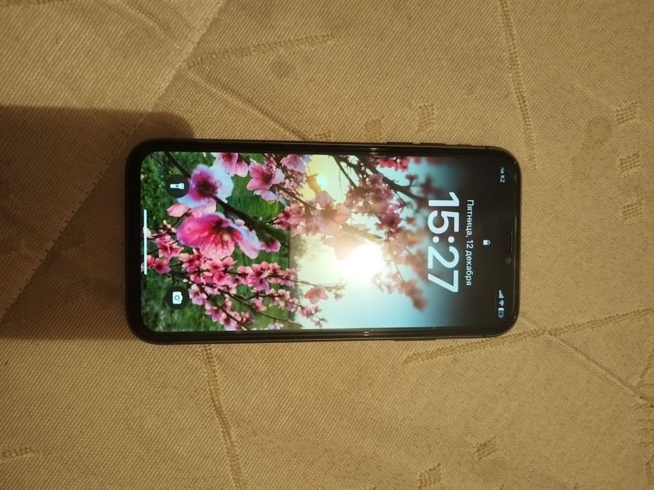 iPhone 11  64гб акум:71%  без каробки есть шнур оригинал