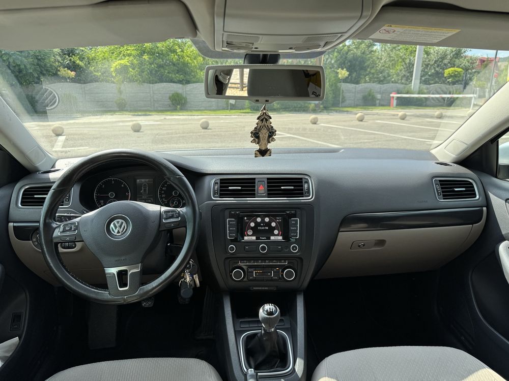 Vând VW Jetta Mk6 – 2.0 TDI 140 CP