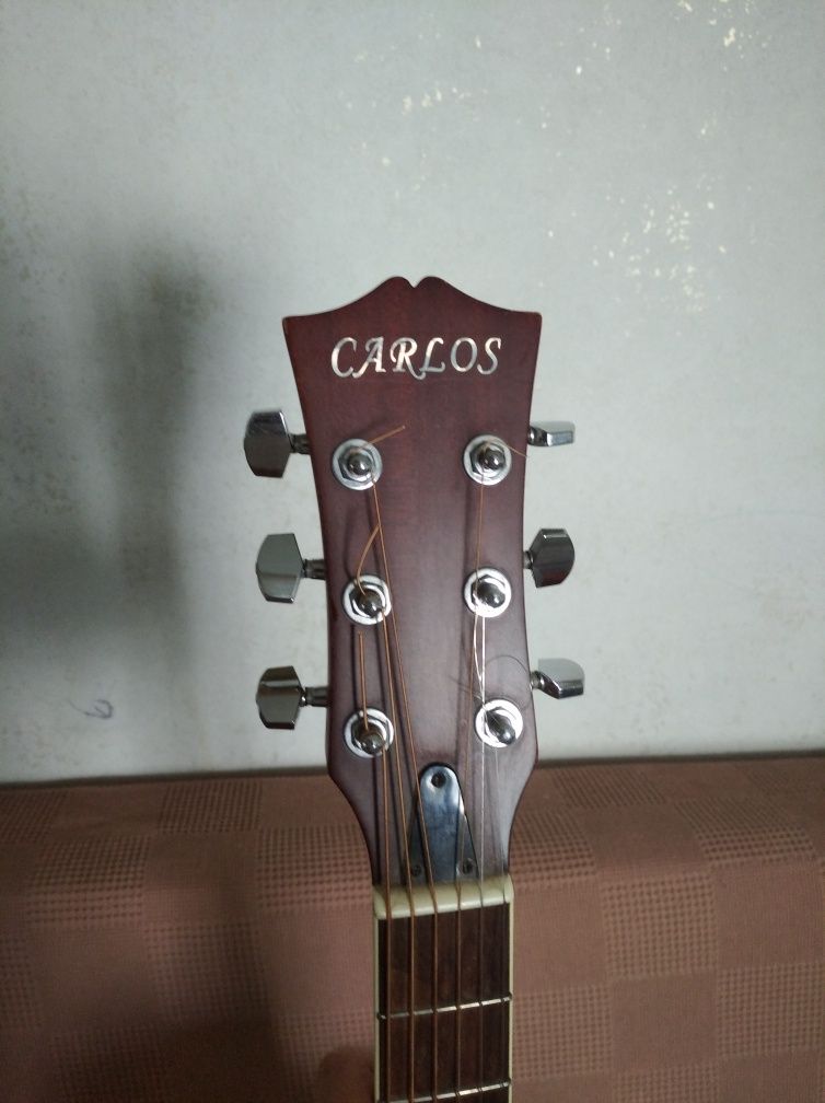 Продам гитару CARLOS
