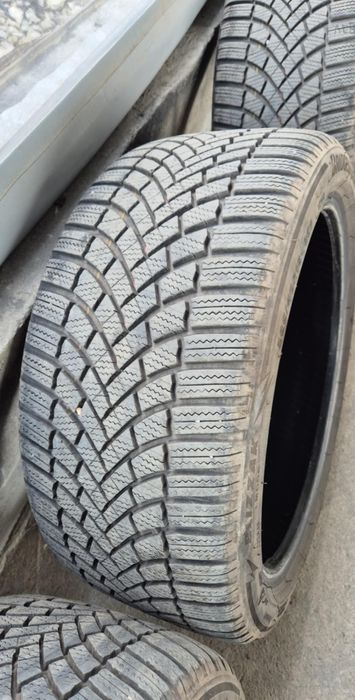 235 40 18 Bridgestone зимни гуми 4 броя 7.5мм грайфер дот 2019