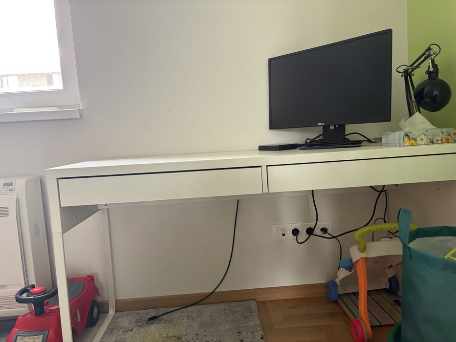 Бюро Икеа малко използвано