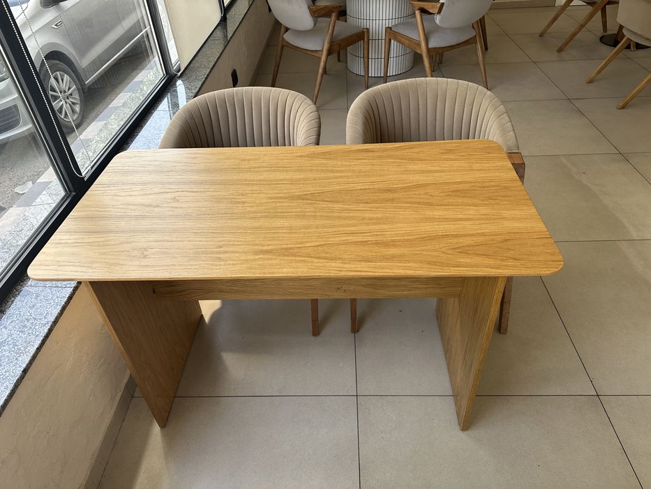 Столы продаются кофейные ресторанные