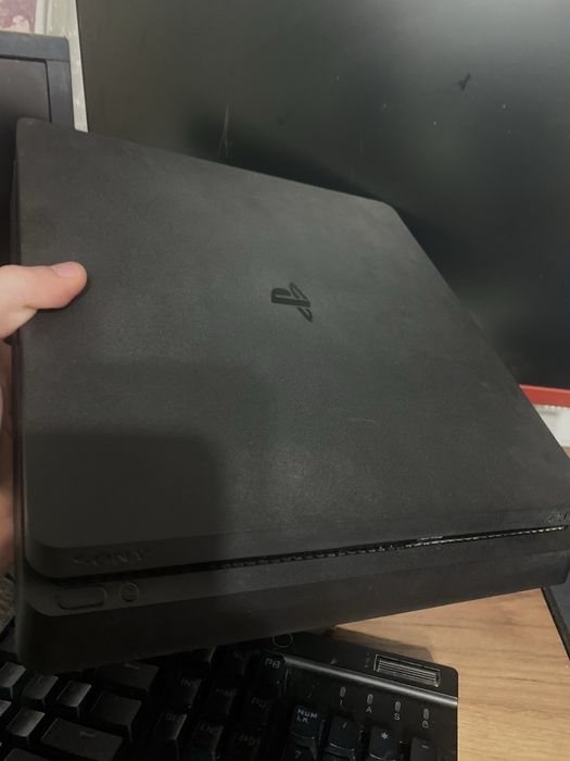Ps4 Slim + 2 controllere + 7 jocuri — Perfect funtional