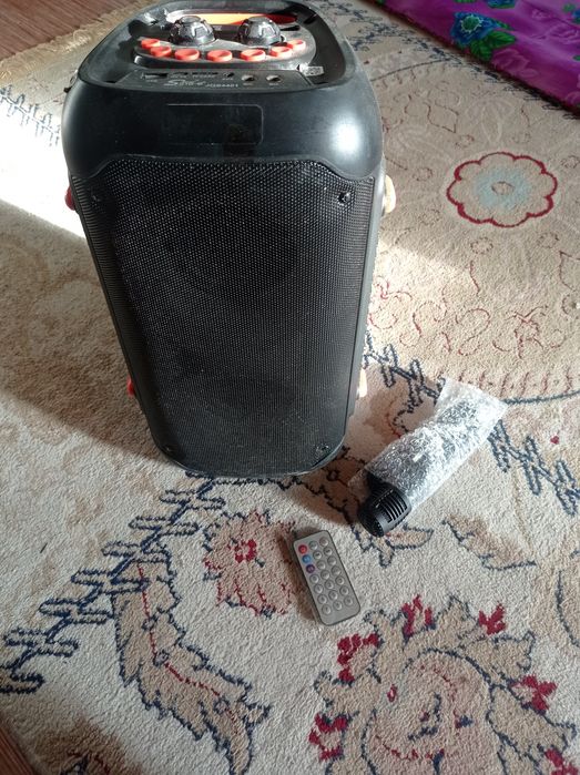 Продам портативную колонку