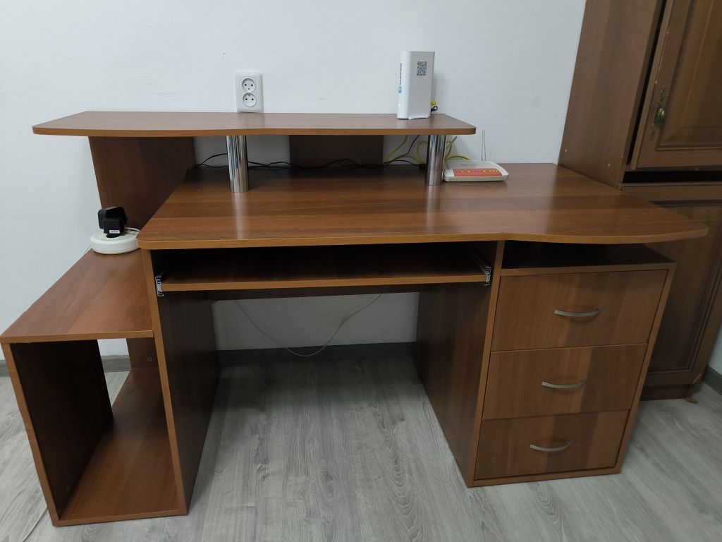 Продаю стол письменный, компьютерный