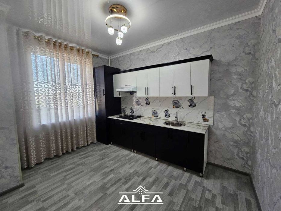 Buxoroda kvartira sotiladi 2 xonali 70m² 4-qavat.