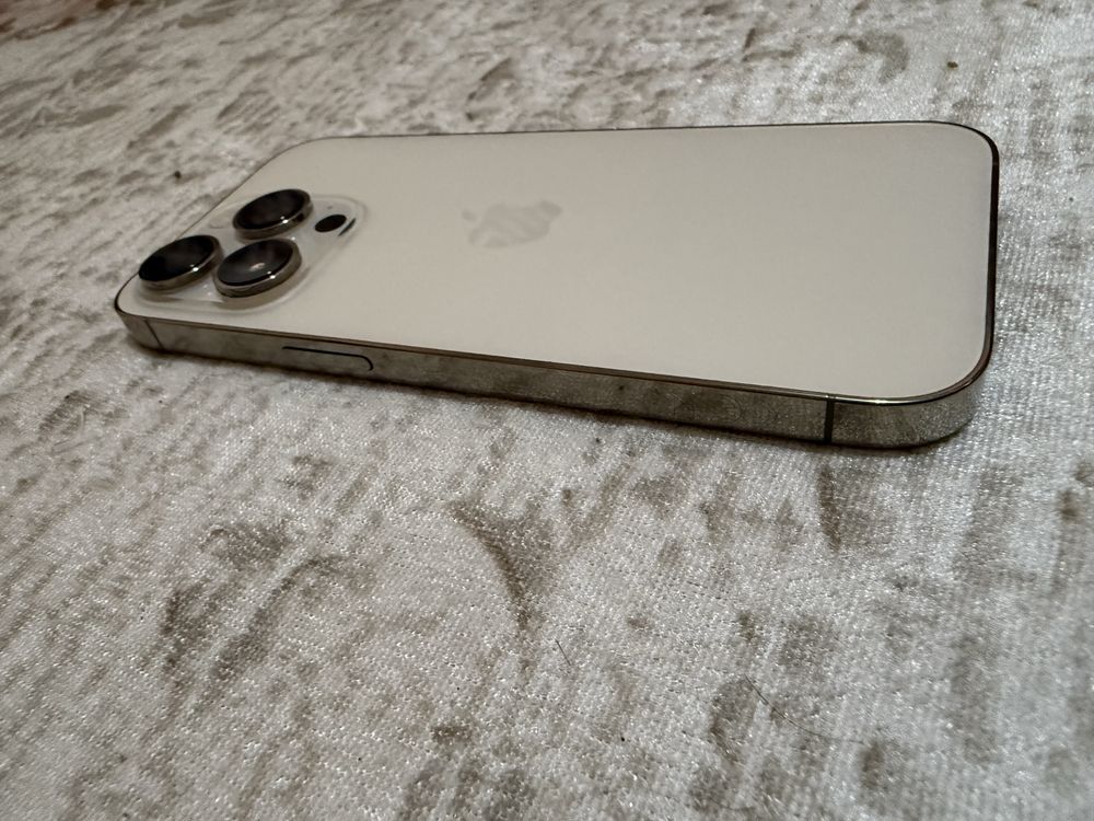 iPhone 14 pro - заключен с iCloud