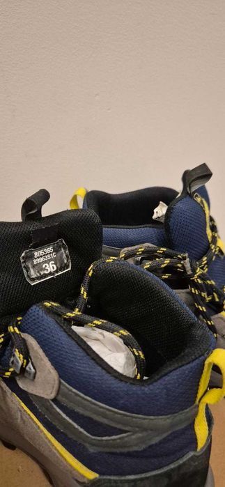 Детски затворени обувки