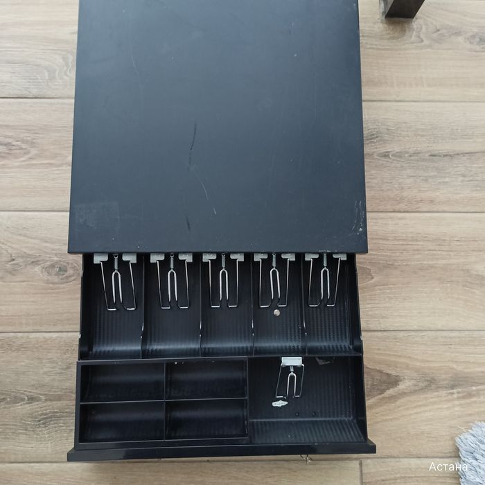 Денежный - кассовый ящик, большой денежный ящик,офисная мебель