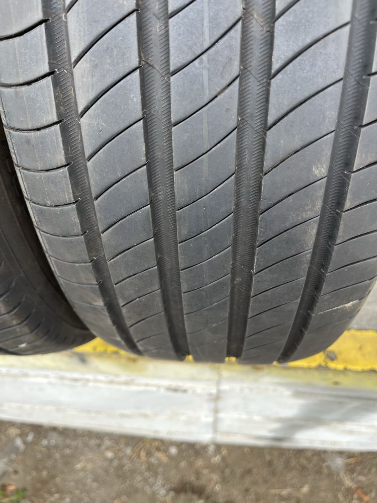 2 бр. летни гуми 215/55/17 Michelin DOT 1323 6 mm