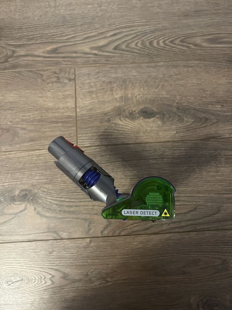 Capat de curatare dyson V12