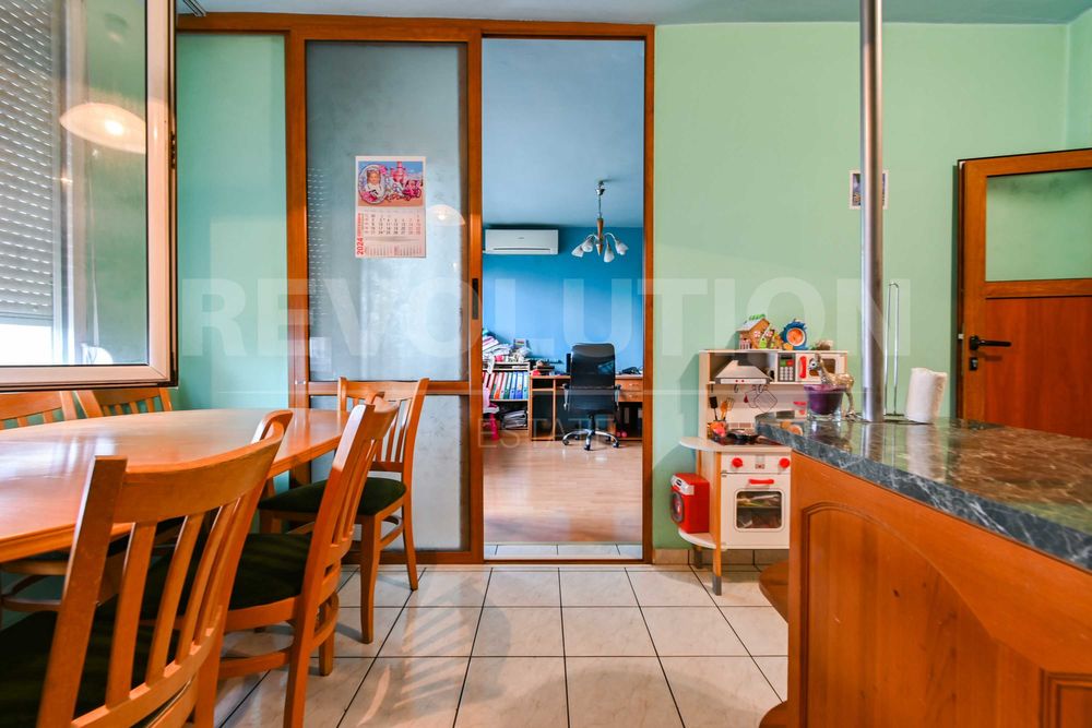 Продава се Тристаен апартамент в София, Гео Милев - 102 кв.м за 3432 €/кв.м - Снимка #2