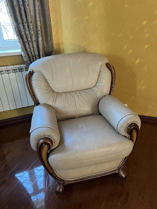 Продам диван и кресла