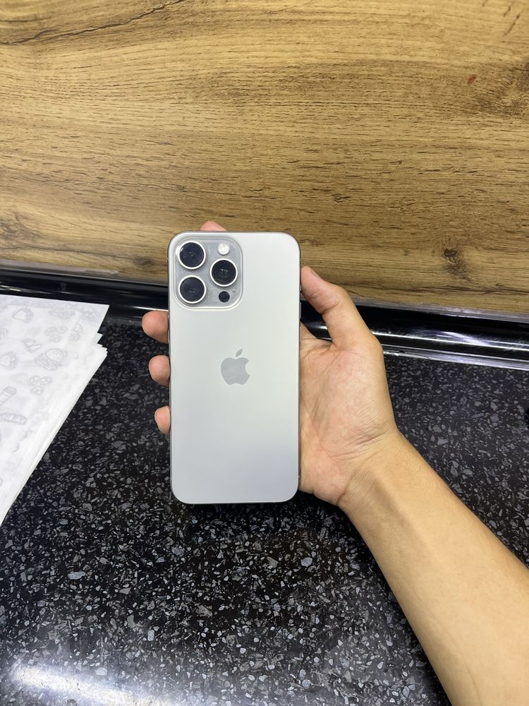 Iphone 15 pro max  780$