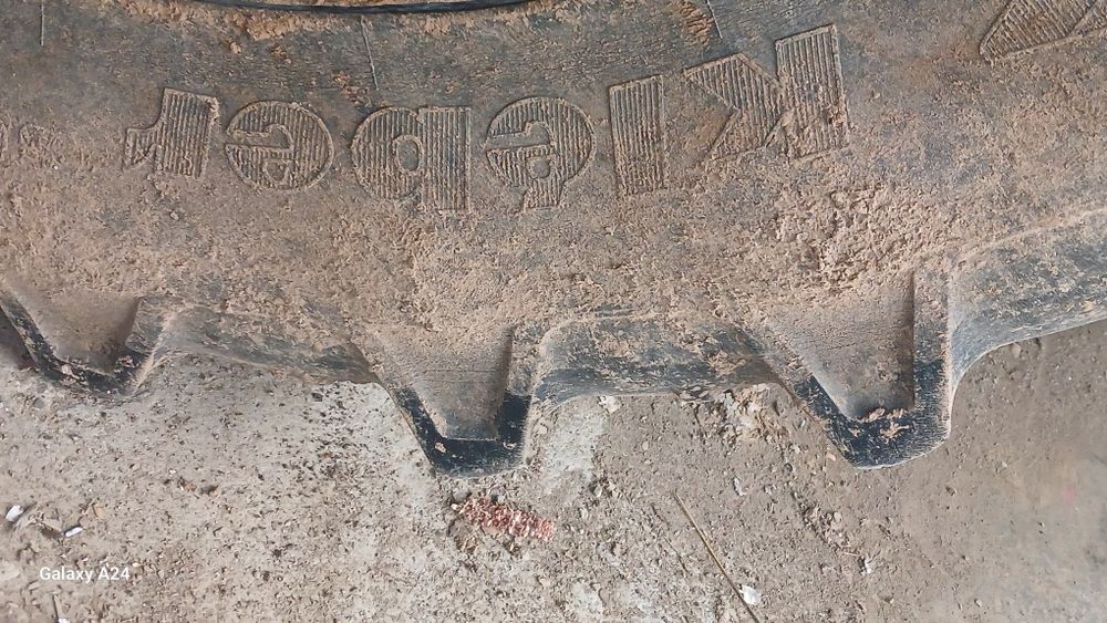 Vând 2 cauciucuri pentru tractor