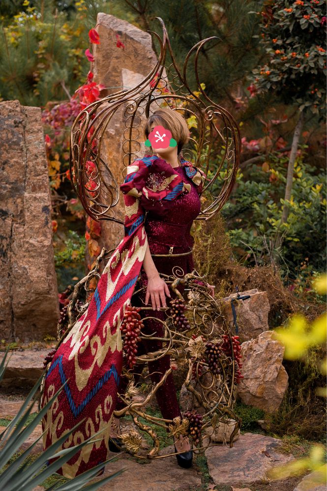 Шикарный Арт-костюм выполненный из дерева и металла